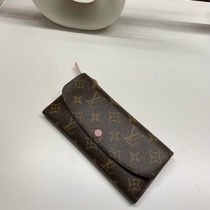 Medium size Emilie LV wallet in good condition.